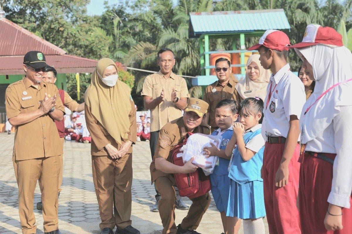 Tahun Depan Program Seragam Gratis Direncanakan Sampai Siswa TK