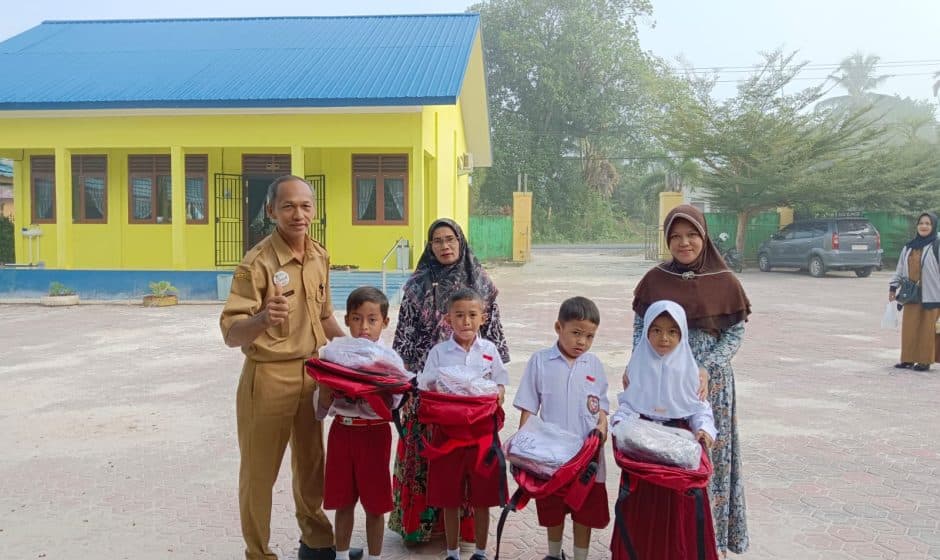 Kepsek Dan Guru Apresiasi Program Seragam Gratis