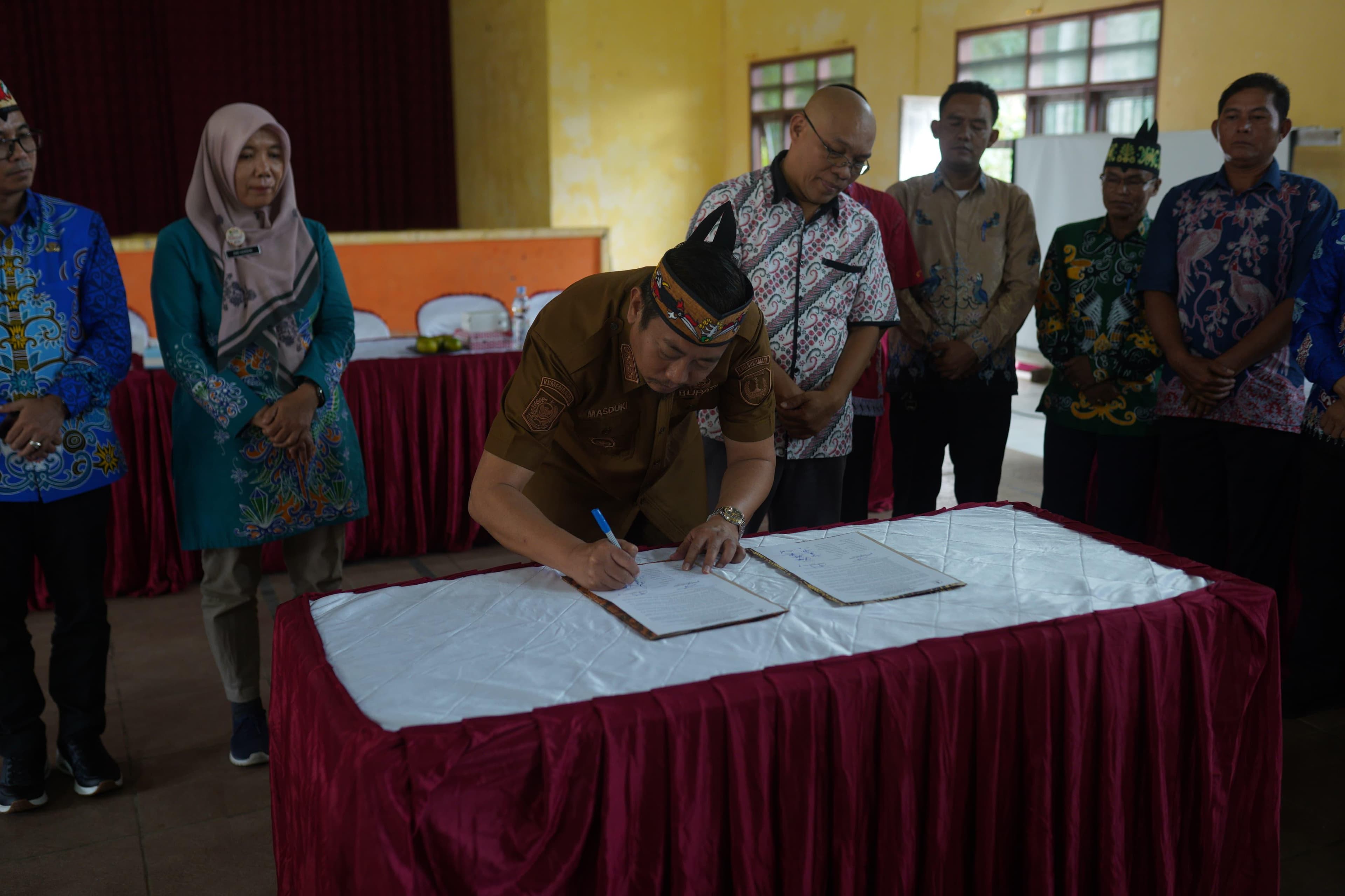 Kawal Pembangunan Kebun Plasma Tiga Desa Sukamara