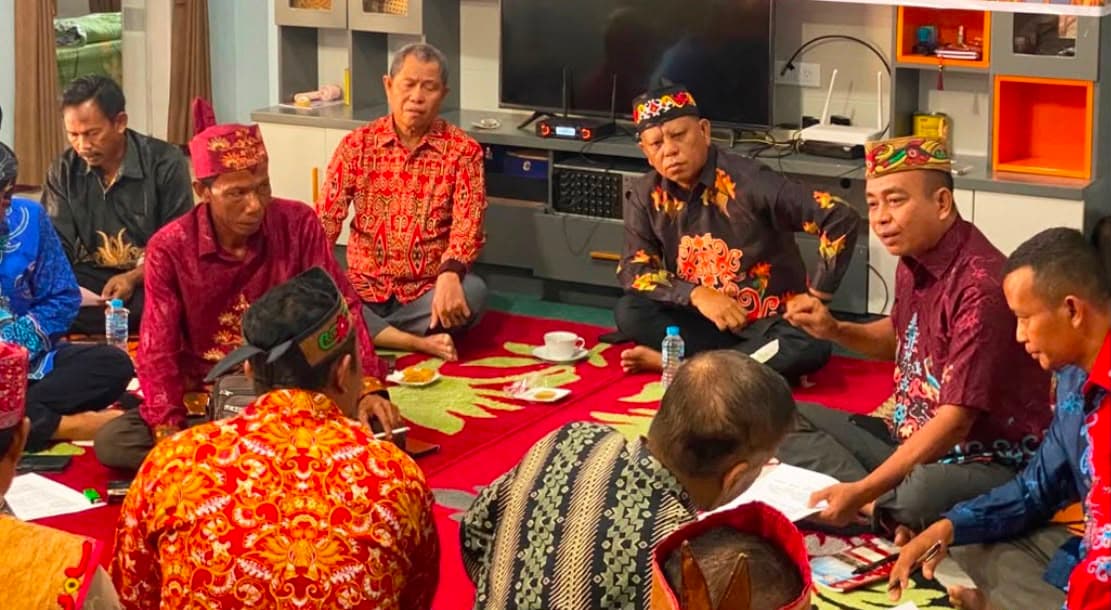 Peran Strategis Lembaga Adat