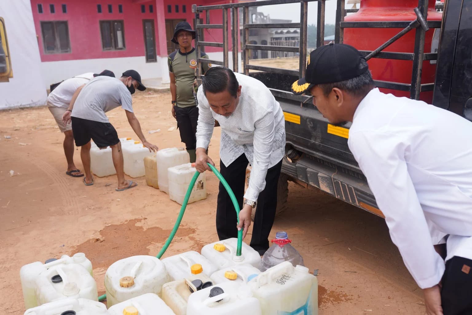 Salurkan Air Bersih ke Desa Terdampak Kekeringan