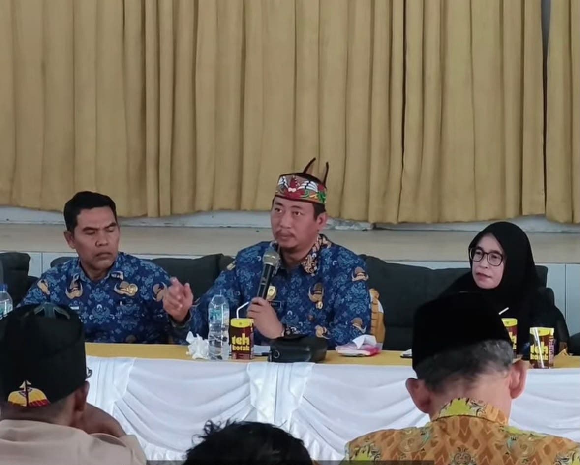 Masduki Audiensi dengan Warga Desa Laman Baru