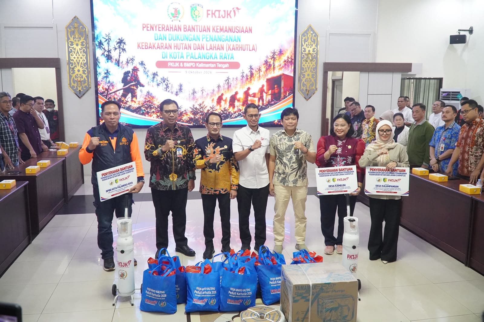 OJK dan BI Kalteng Bantu Kebutuhan Warga Hadapi Karhutla