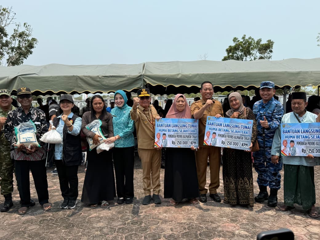 Terdampak Karhutla Warga Pantai Lunci Terima Bantuan