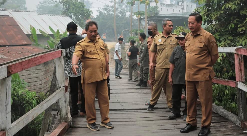Bupati Sukamara Tinjau Jalan dan Jembatan Kayu, Siapkan Langkah Perbaikan Infrastruktur